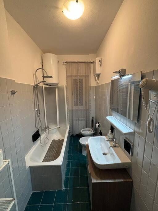 Netflix - Wi-Fi - “Fiume 19” - Apartamento Trieste Exterior foto